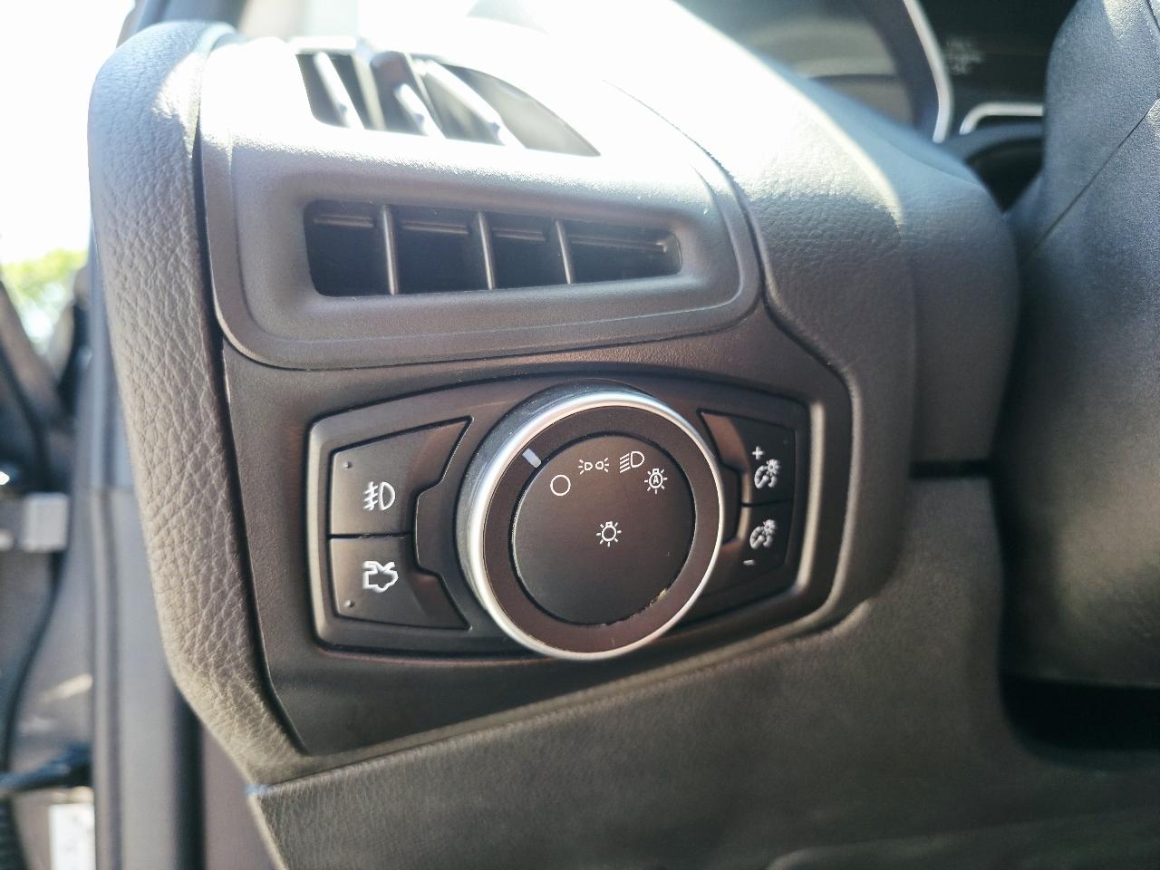 Ford Focus SE Sedan 2015