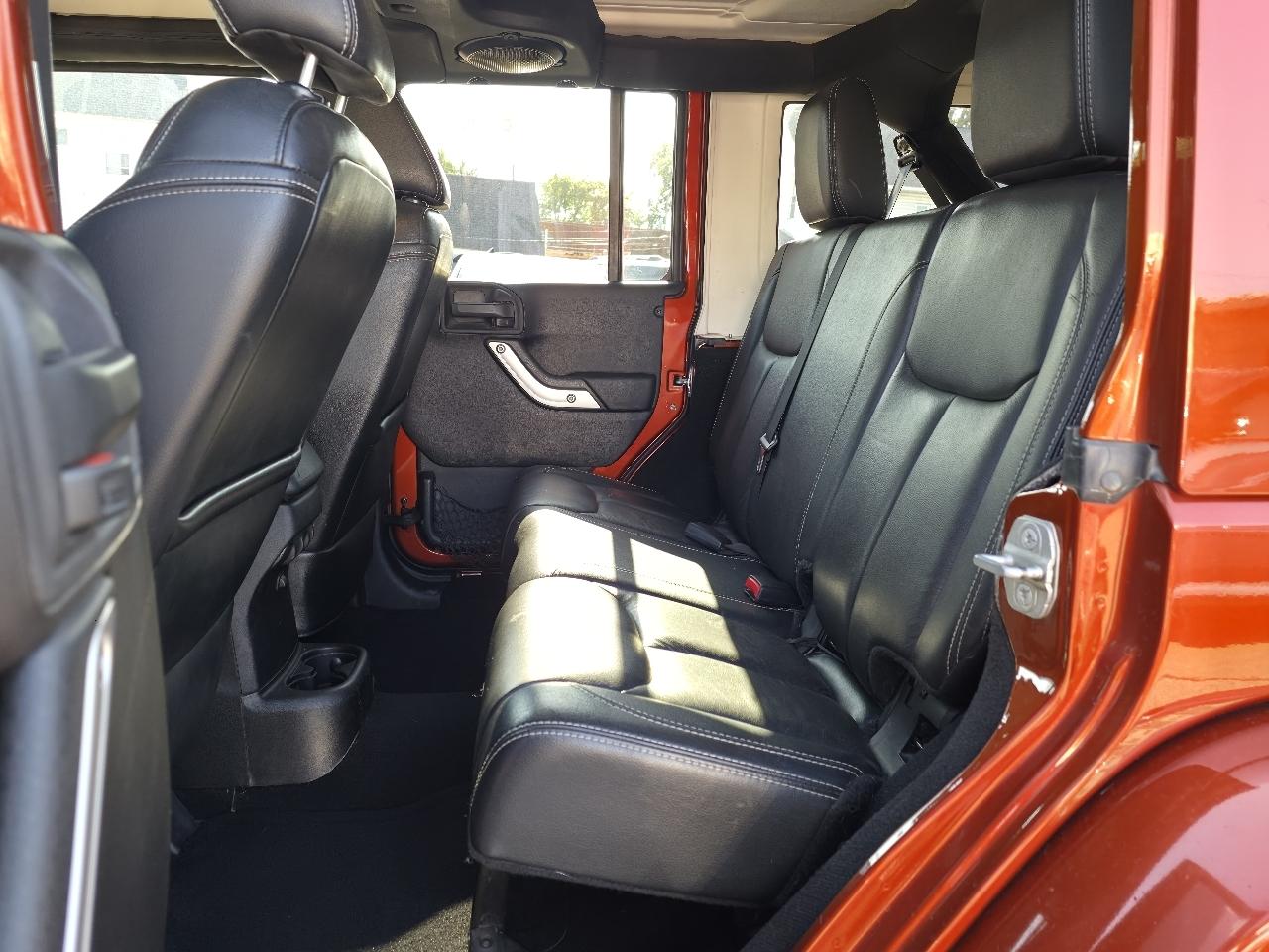Jeep Wrangler Unlimited Sahara 4WD 2014