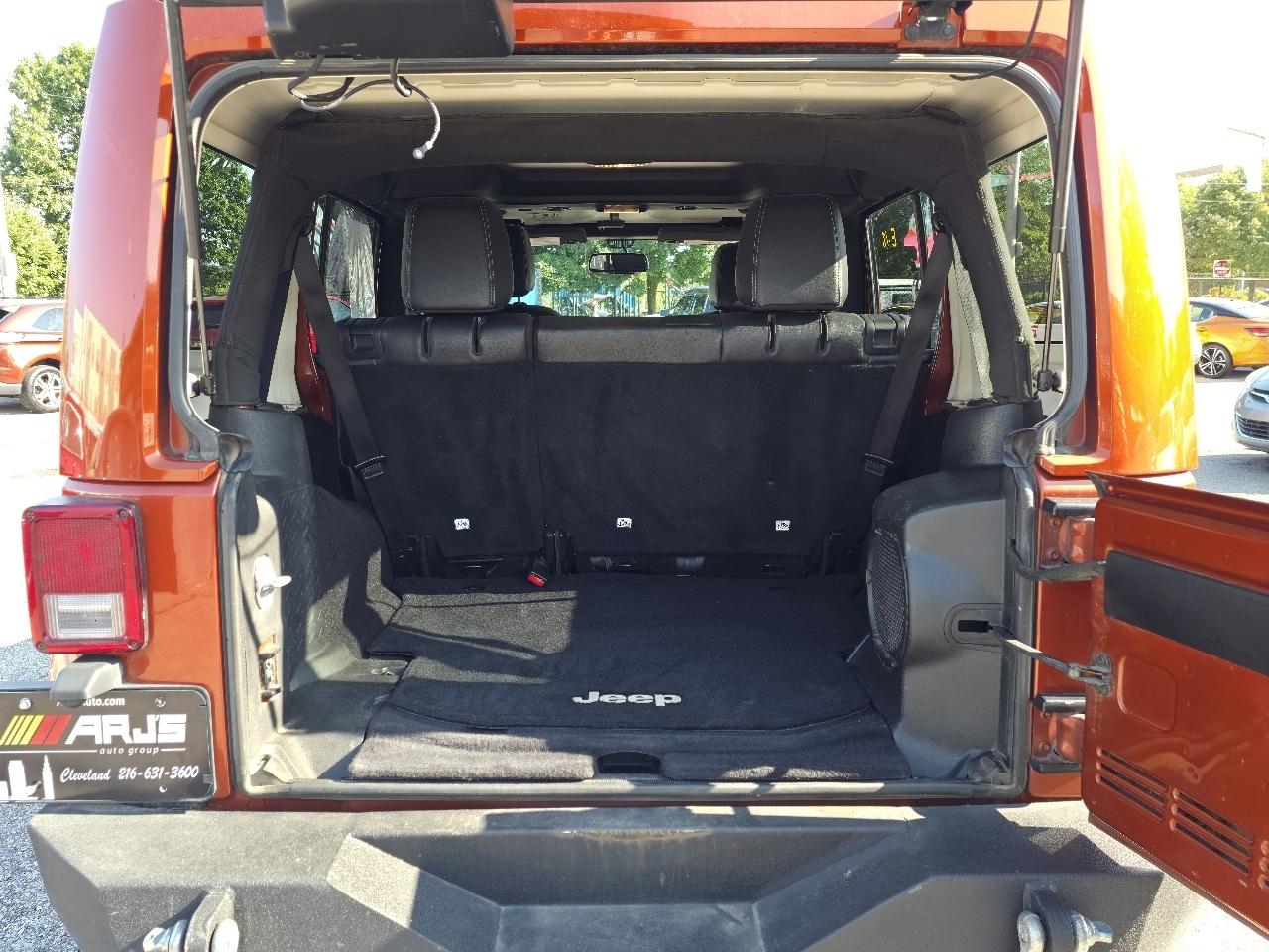 Jeep Wrangler Unlimited Sahara 4WD 2014