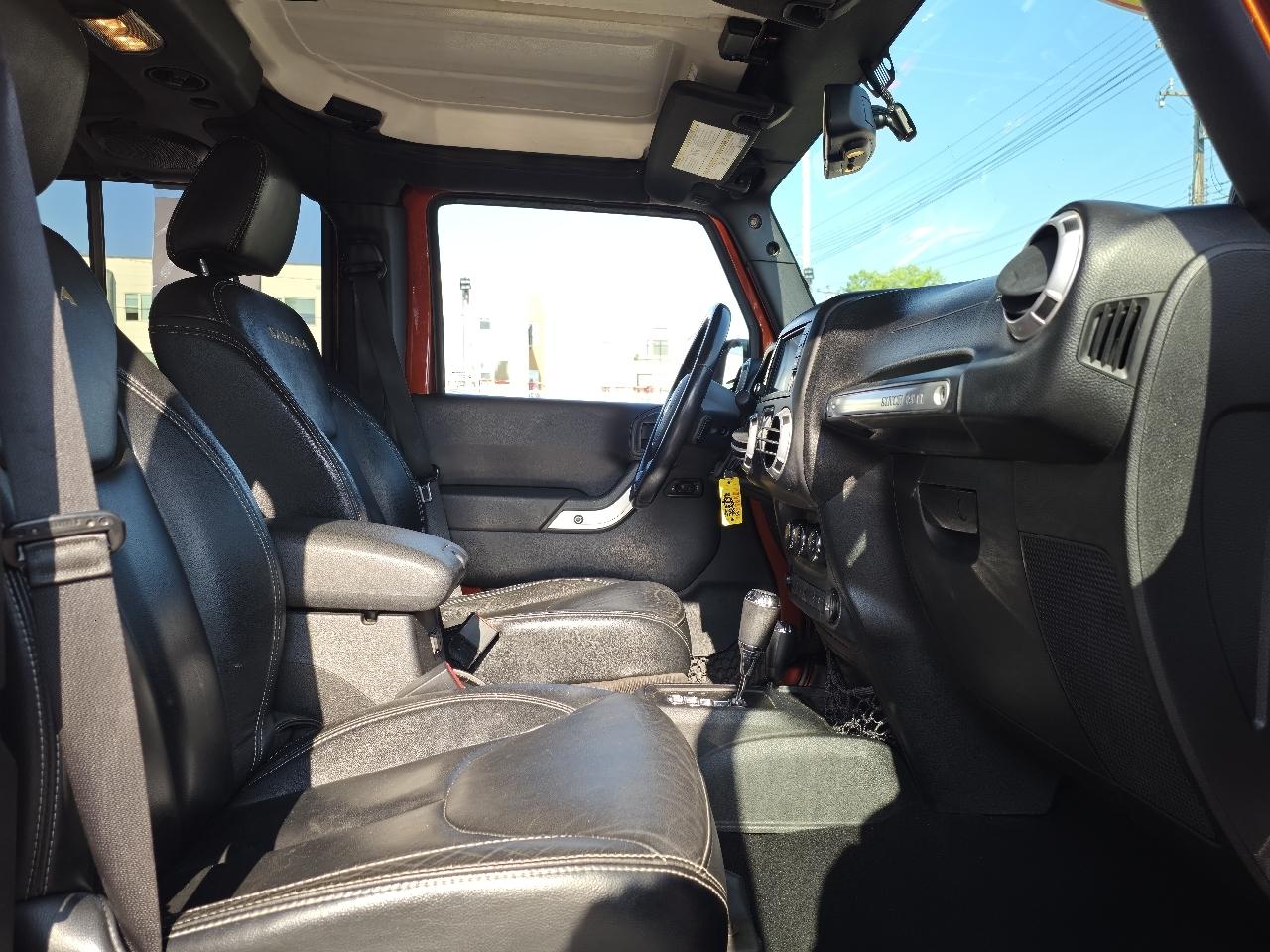 Jeep Wrangler Unlimited Sahara 4WD 2014