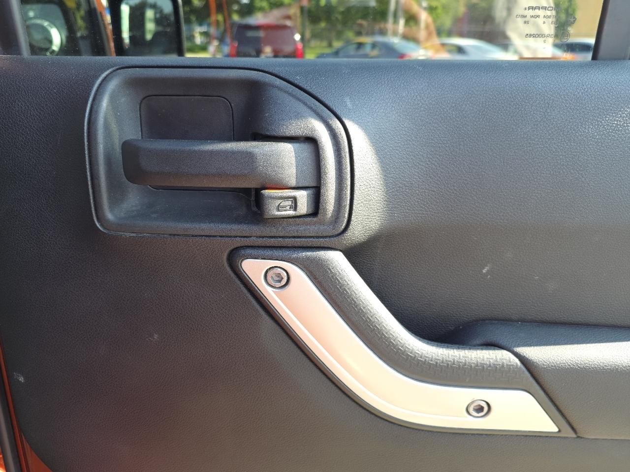 Jeep Wrangler Unlimited Sahara 4WD 2014