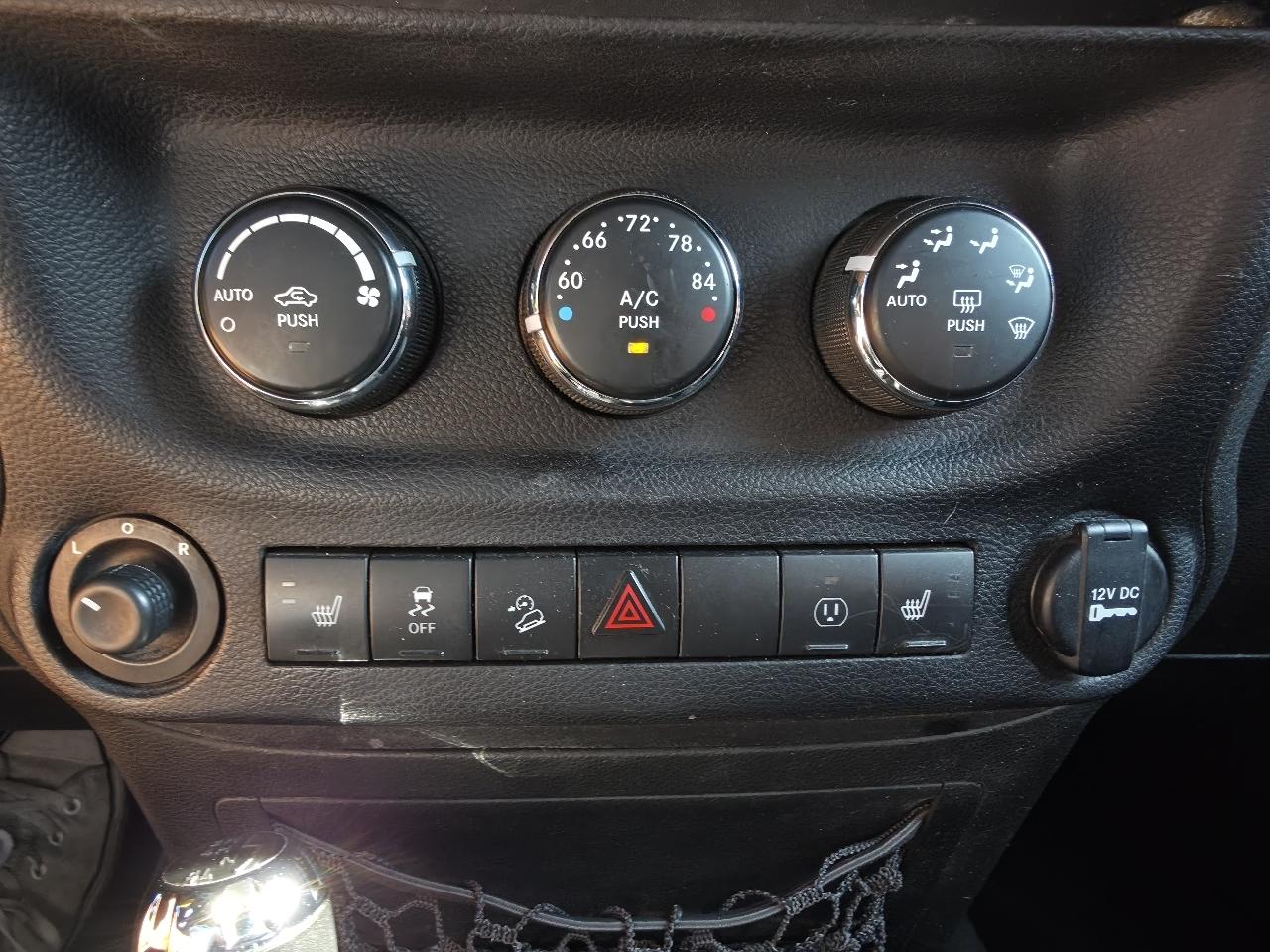 Jeep Wrangler Unlimited Sahara 4WD 2014