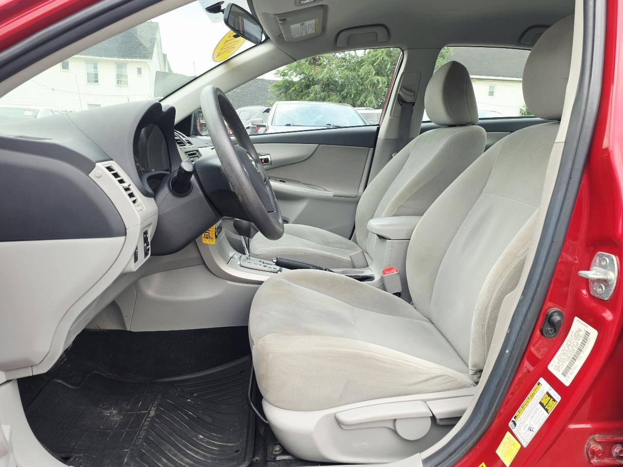 Toyota Corolla S 5-Speed MT 2013