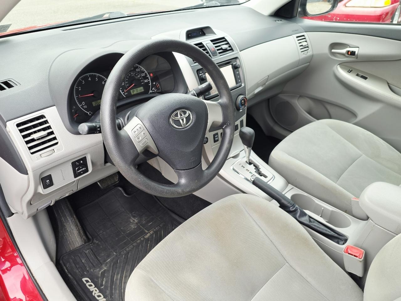 Toyota Corolla S 5-Speed MT 2013