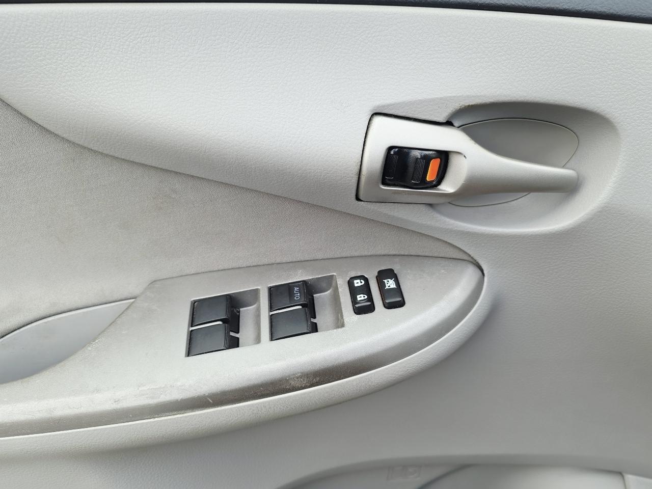 Toyota Corolla S 5-Speed MT 2013