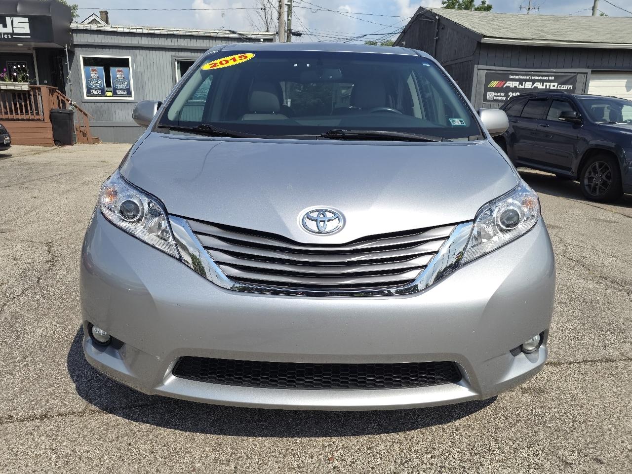 Toyota Sienna XLE FWD 8-Passenger V6 2015