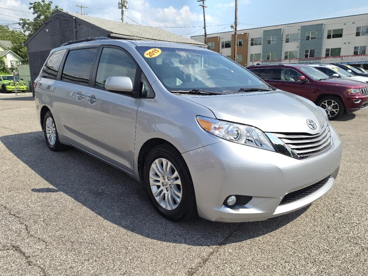 Toyota Sienna XLE FWD 8-Passenger V6 2015