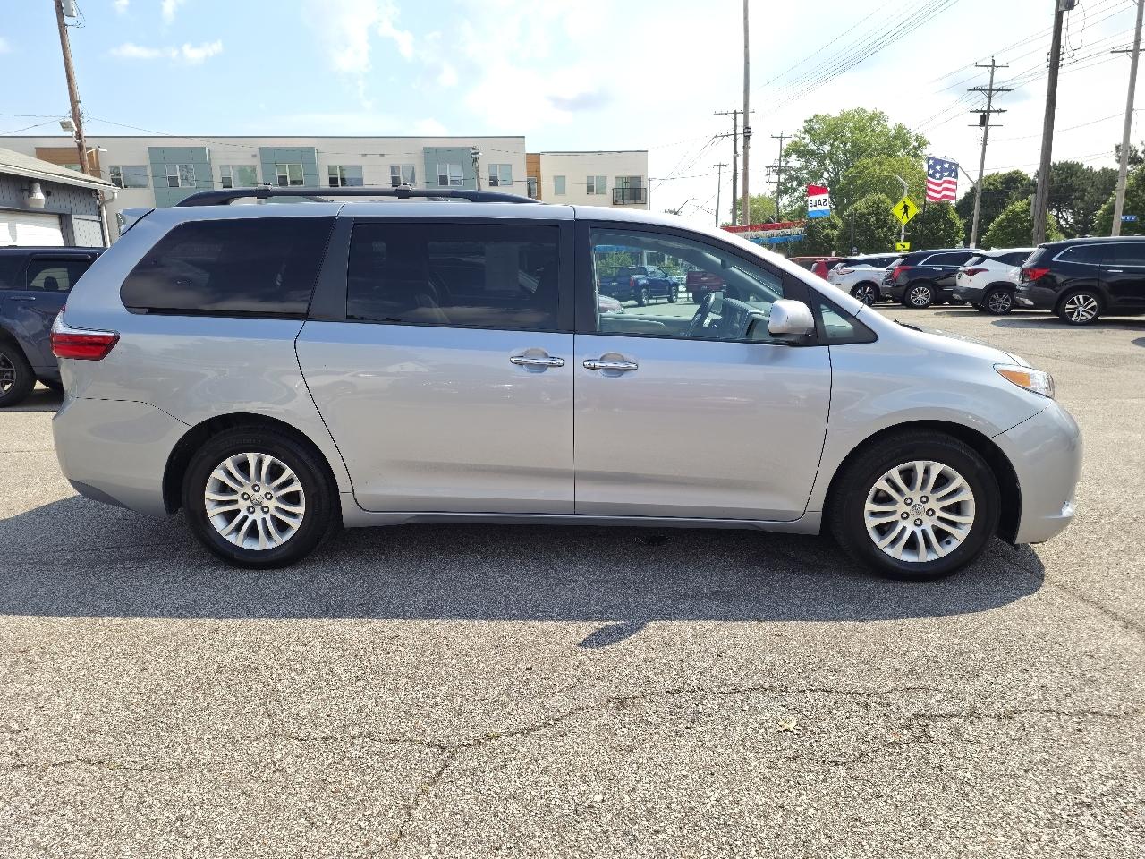 Toyota Sienna XLE FWD 8-Passenger V6 2015