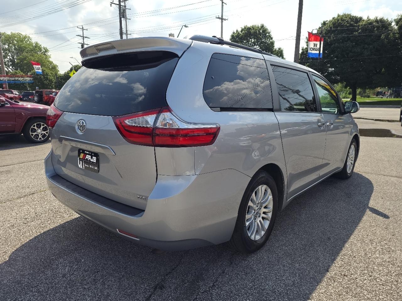 Toyota Sienna XLE FWD 8-Passenger V6 2015