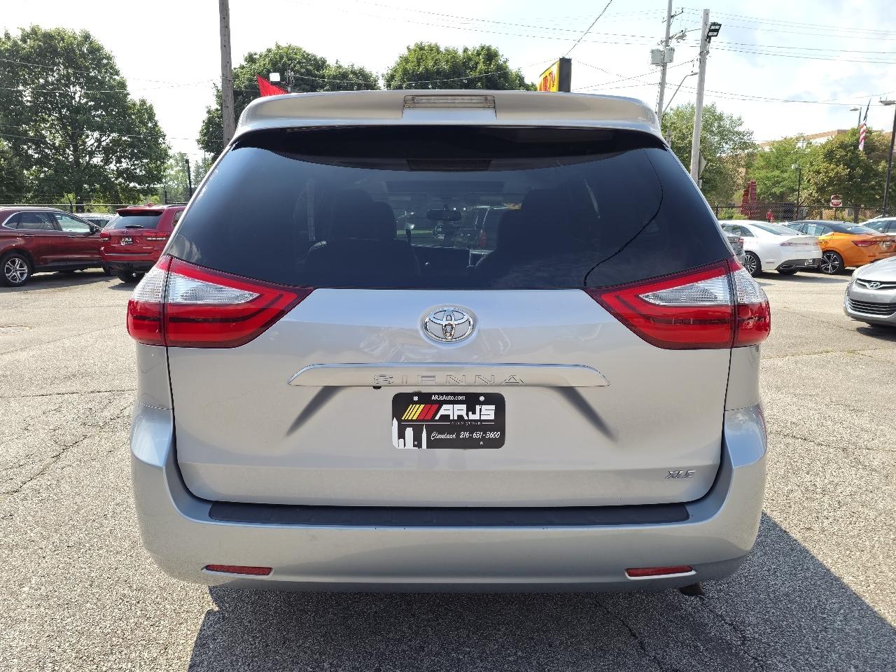 Toyota Sienna XLE FWD 8-Passenger V6 2015