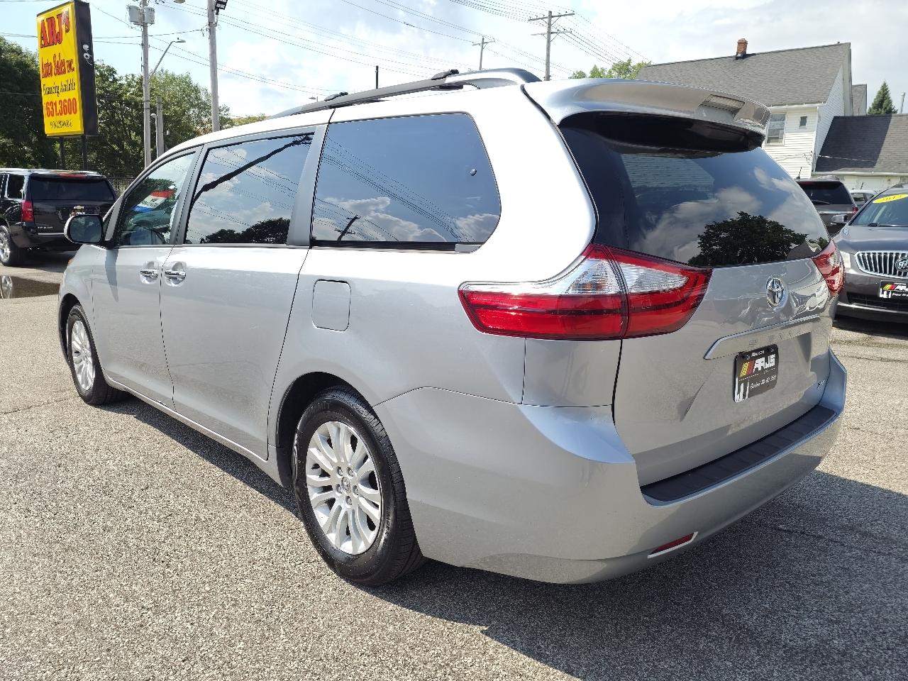 Toyota Sienna XLE FWD 8-Passenger V6 2015