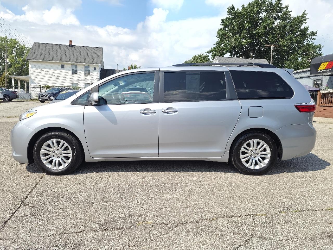 Toyota Sienna XLE FWD 8-Passenger V6 2015