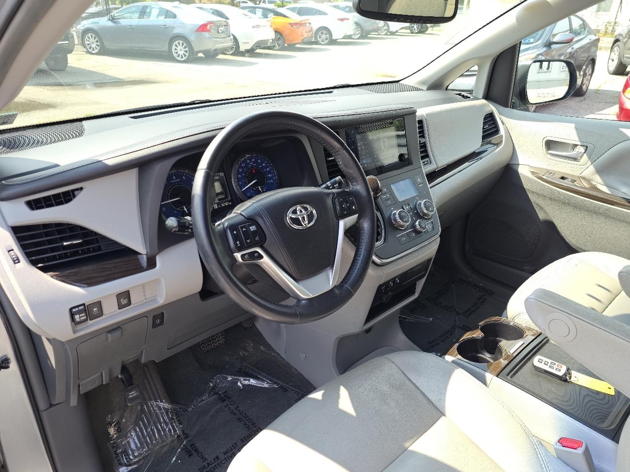 Toyota Sienna XLE FWD 8-Passenger V6 2015