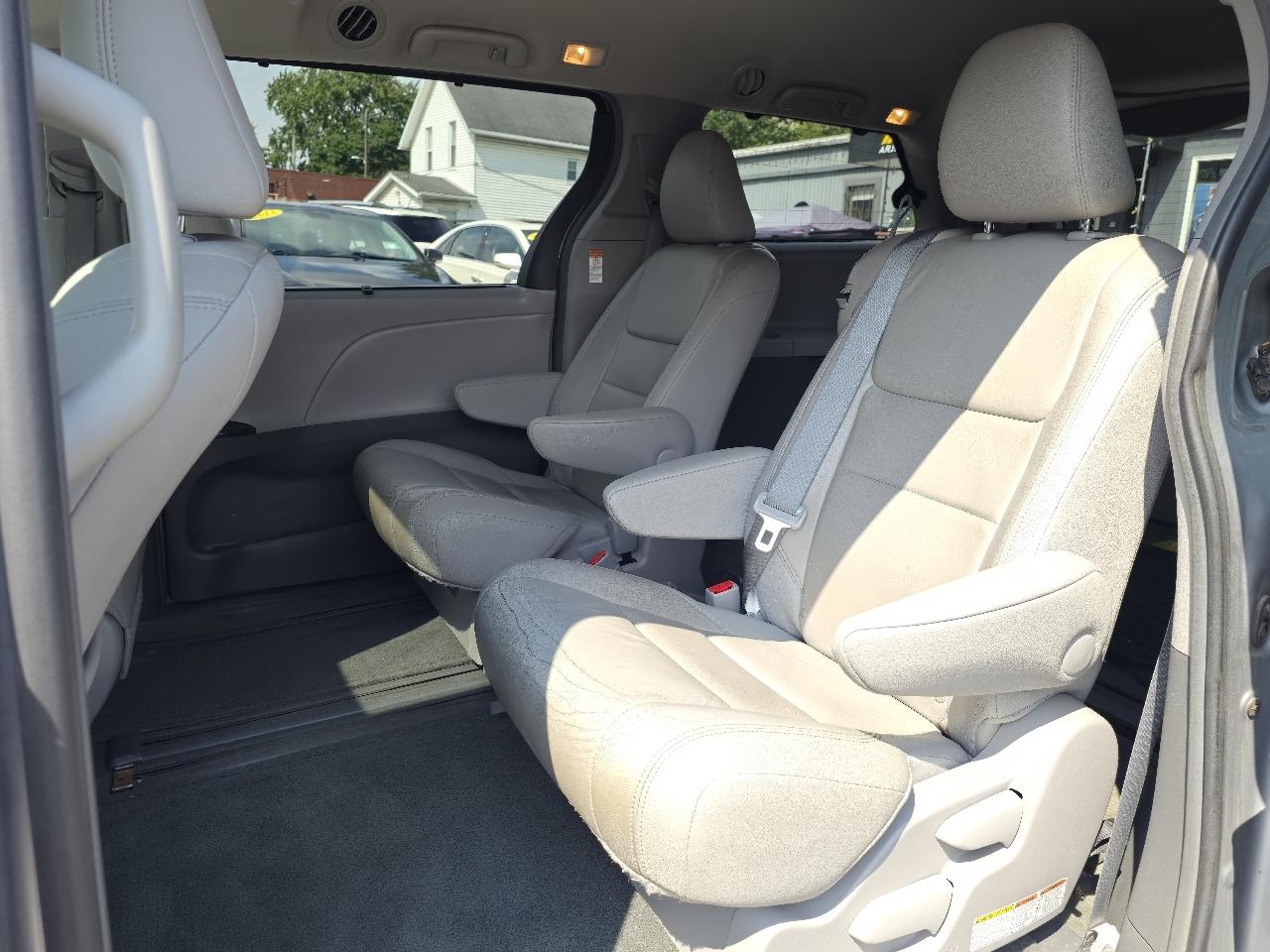 Toyota Sienna XLE FWD 8-Passenger V6 2015