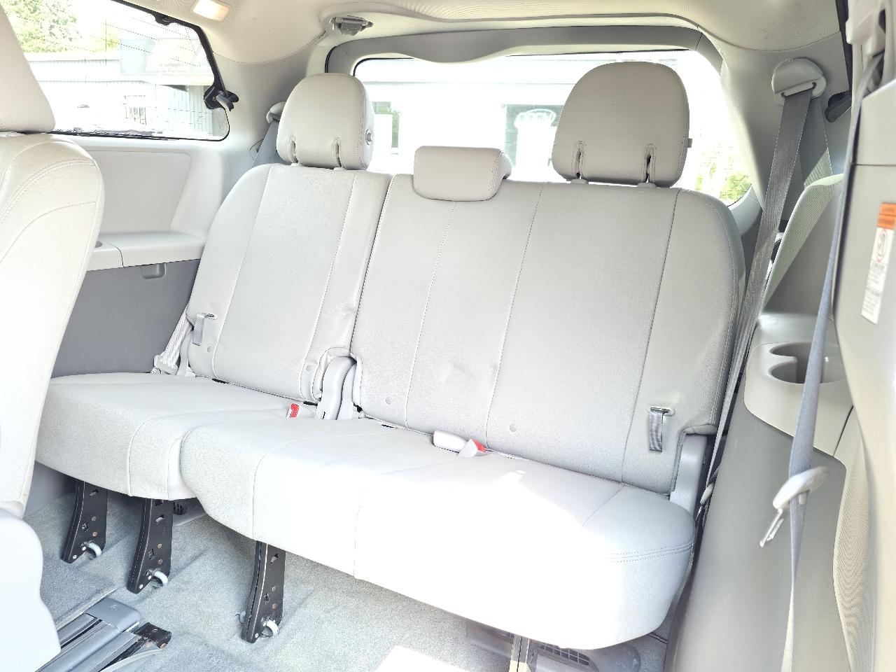 Toyota Sienna XLE FWD 8-Passenger V6 2015