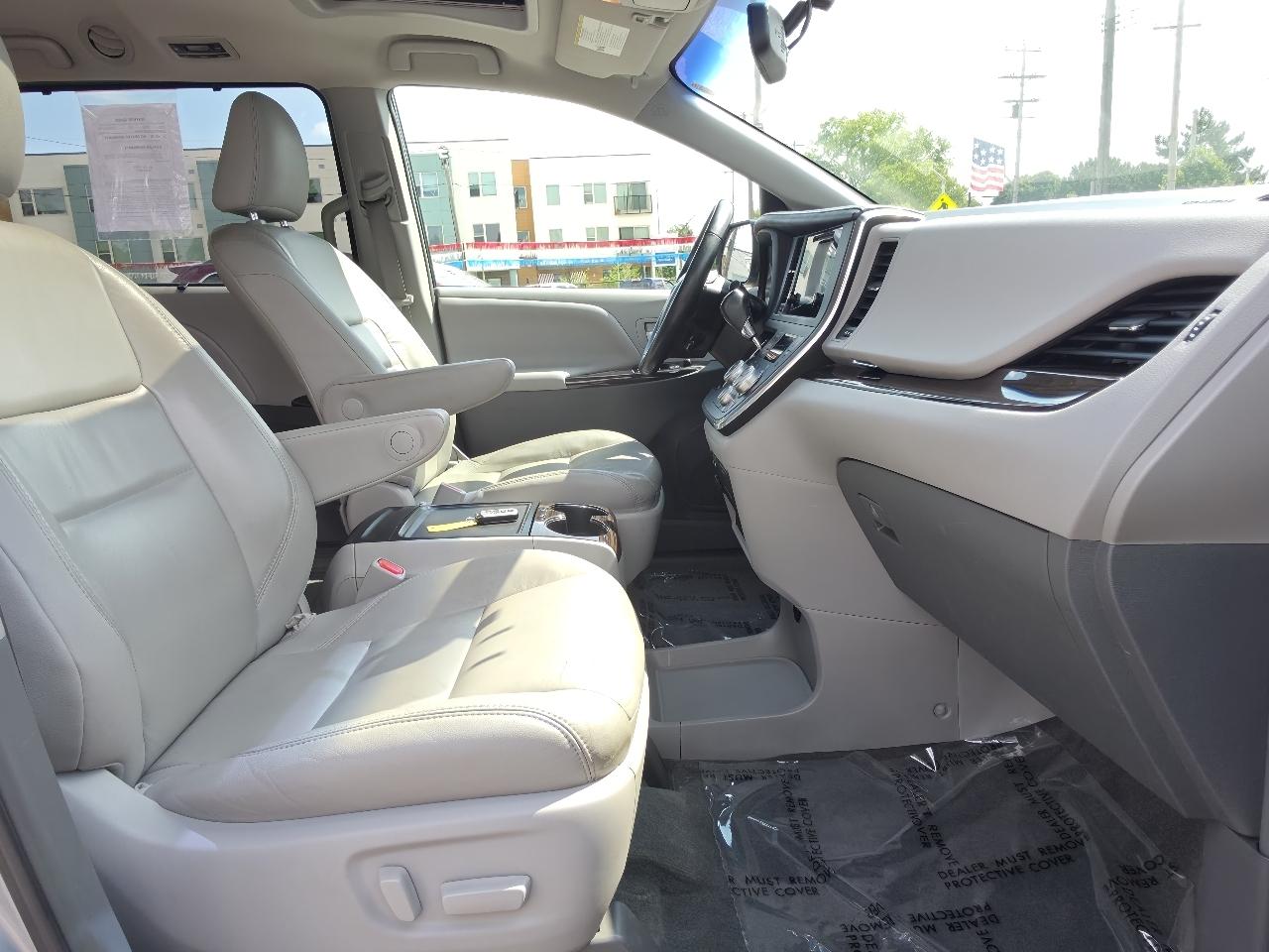 Toyota Sienna XLE FWD 8-Passenger V6 2015