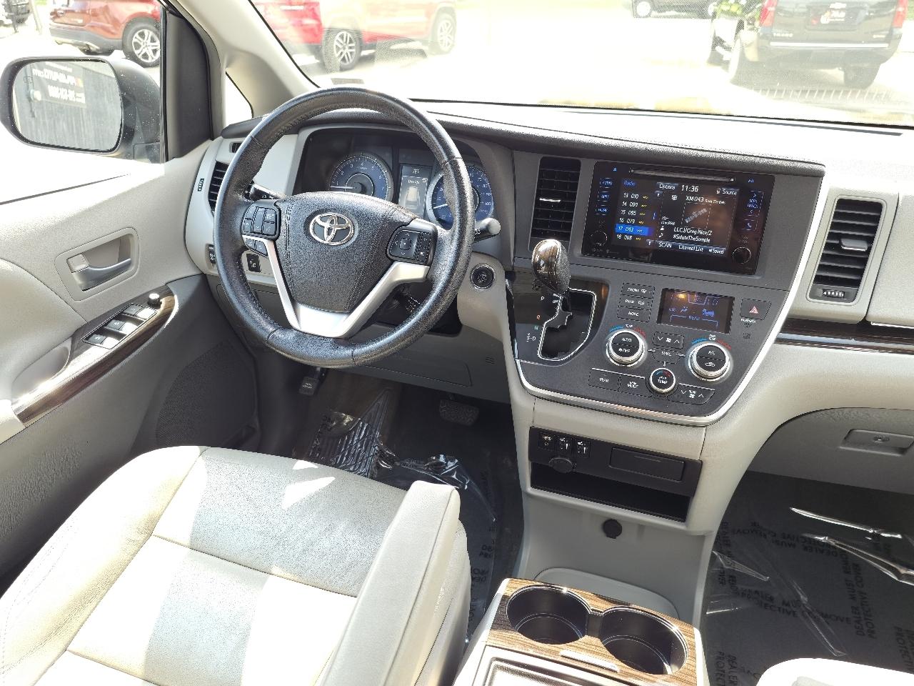 Toyota Sienna XLE FWD 8-Passenger V6 2015