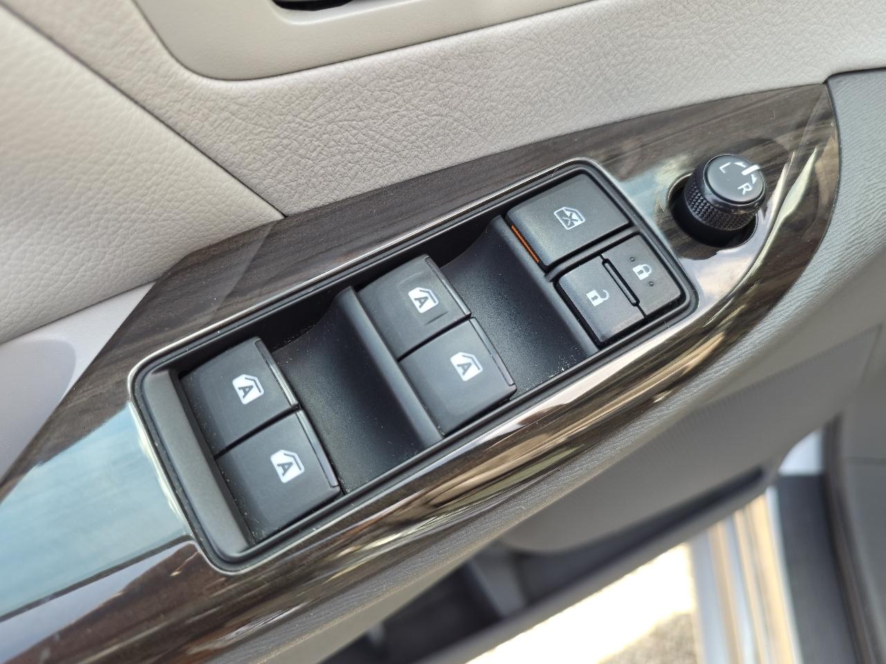 Toyota Sienna XLE FWD 8-Passenger V6 2015