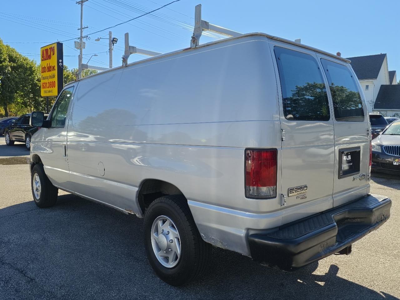 Ford Econoline E-250 2012