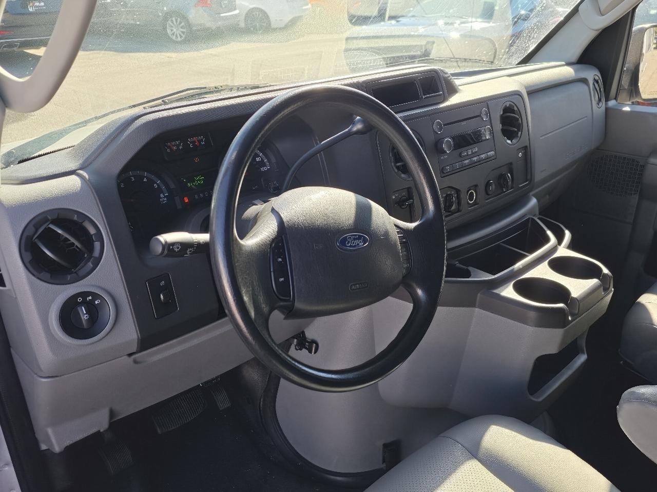Ford Econoline E-250 2012