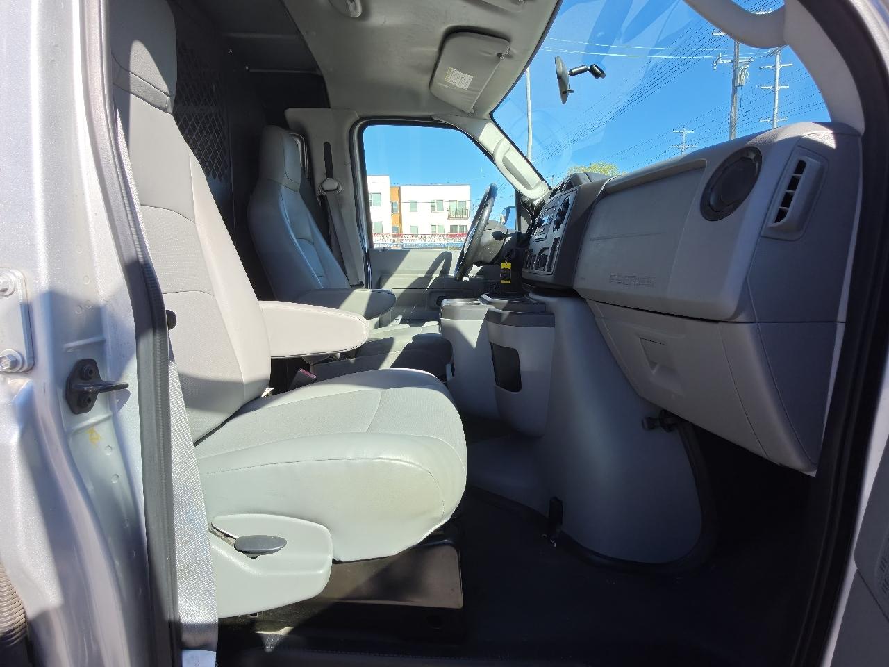 Ford Econoline E-250 2012