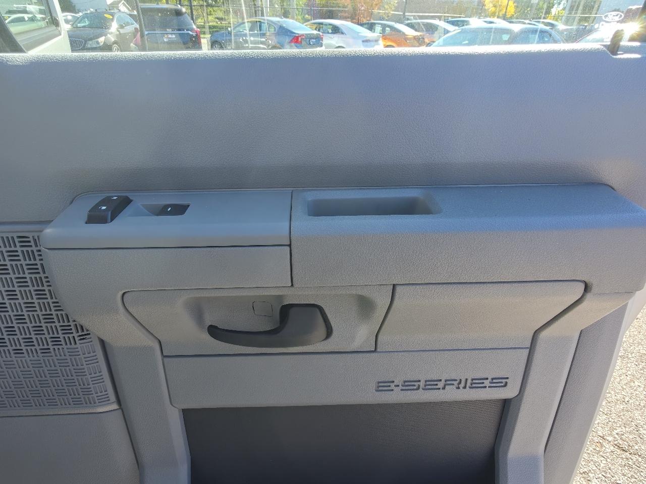 Ford Econoline E-250 2012