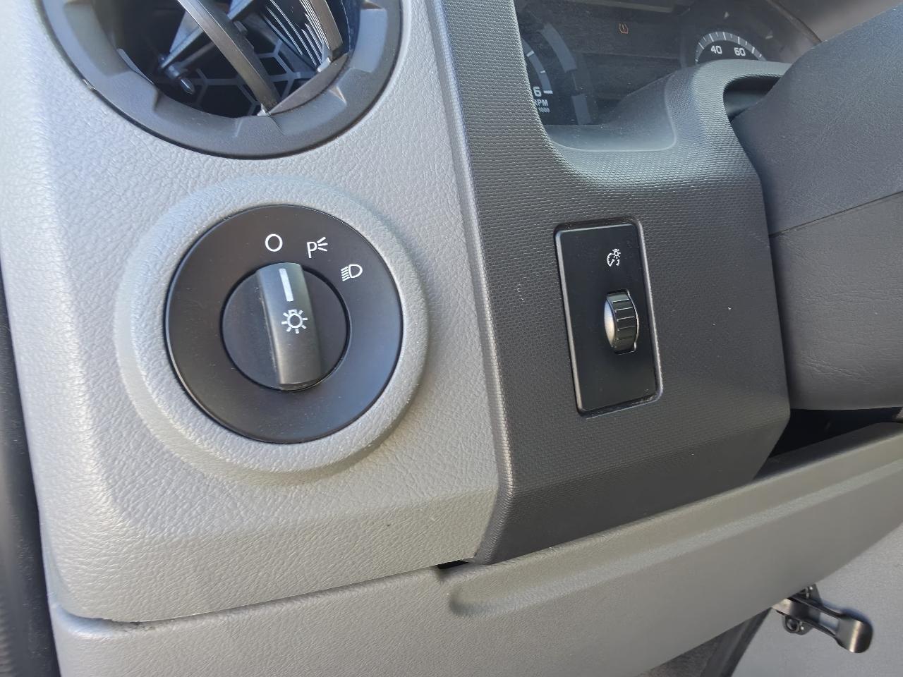 Ford Econoline E-250 2012