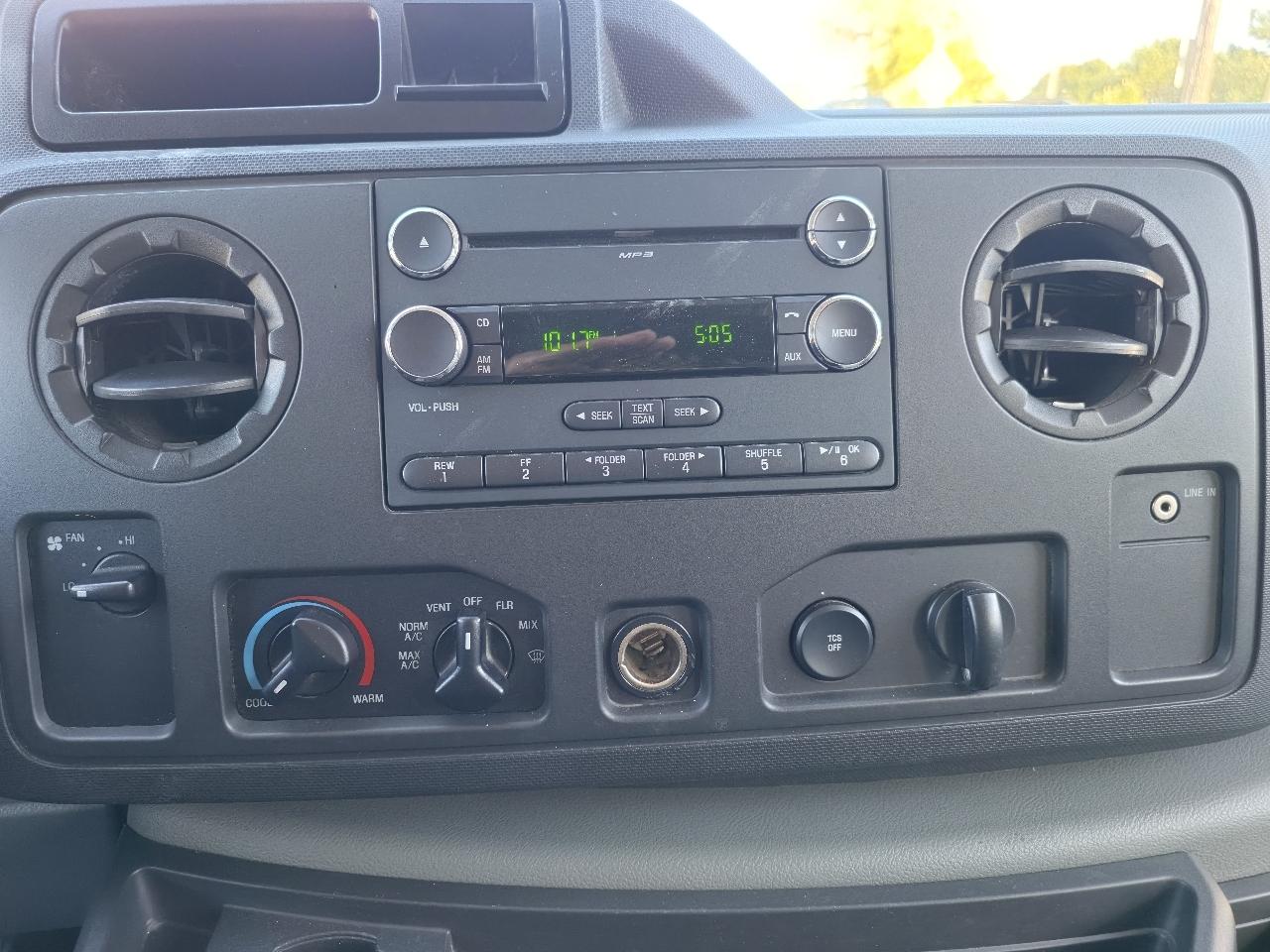 Ford Econoline E-250 2012