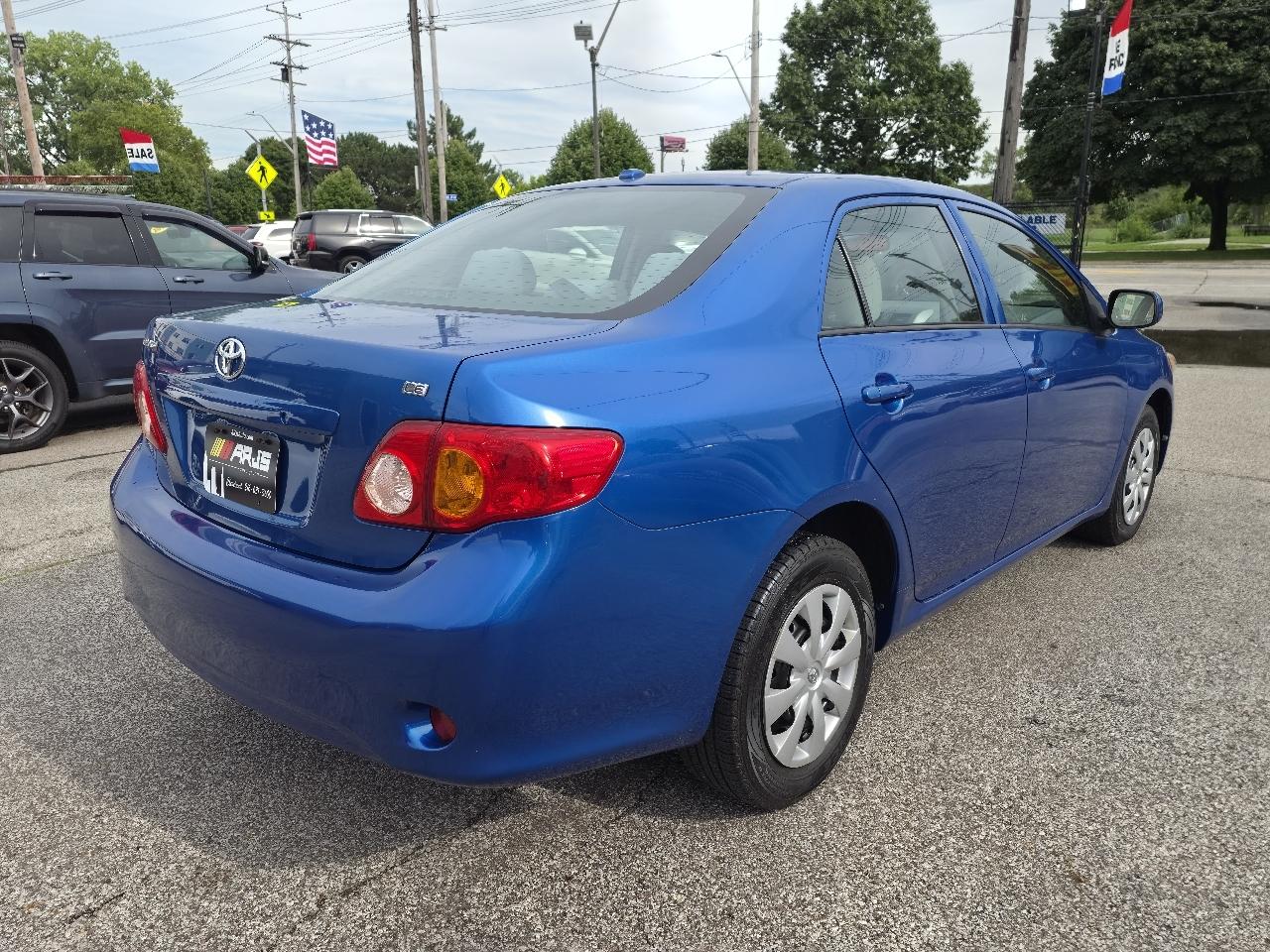 Toyota Corolla Base 5-Speed MT 2010