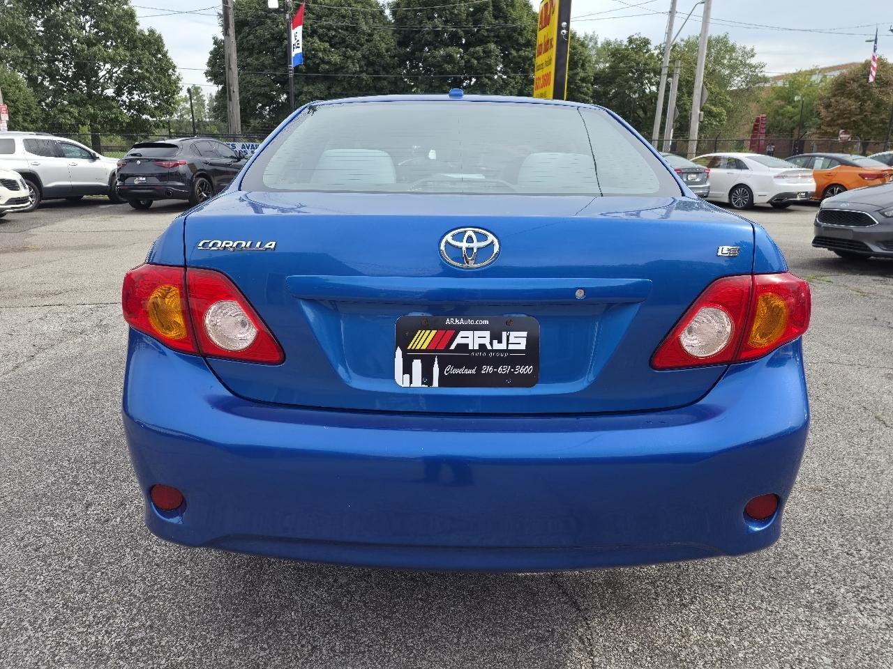 Toyota Corolla Base 5-Speed MT 2010