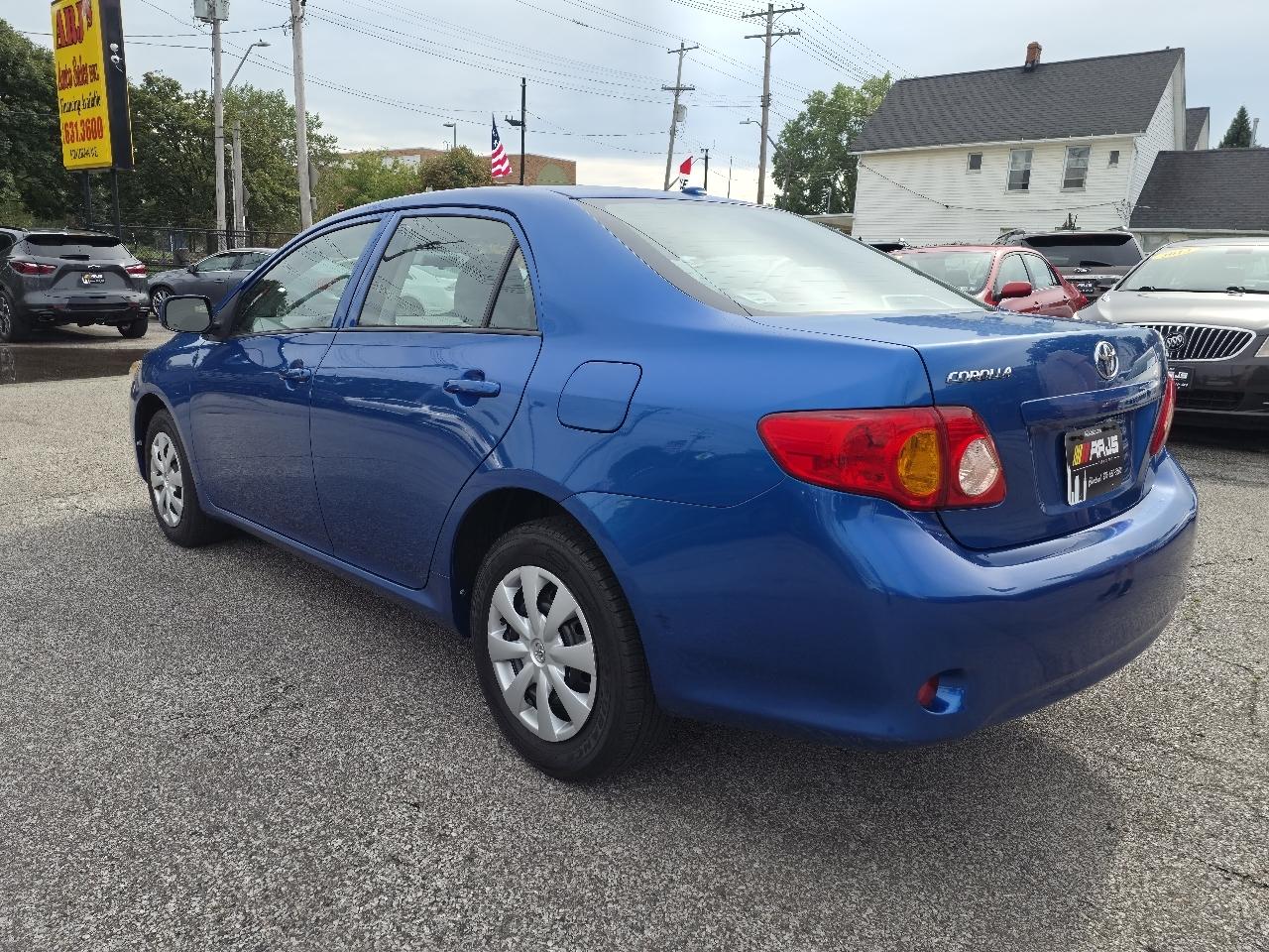 Toyota Corolla Base 5-Speed MT 2010