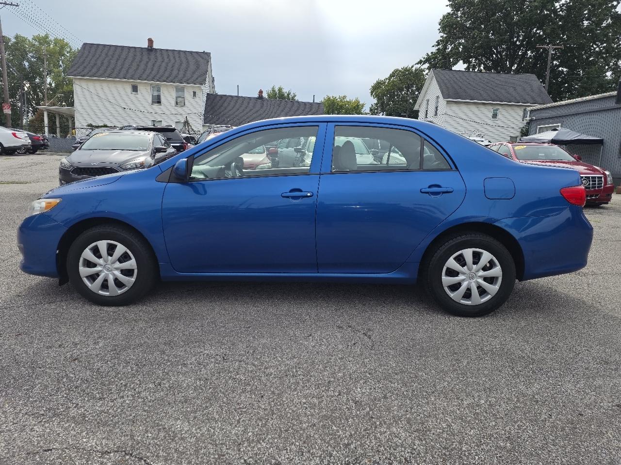 Toyota Corolla Base 5-Speed MT 2010