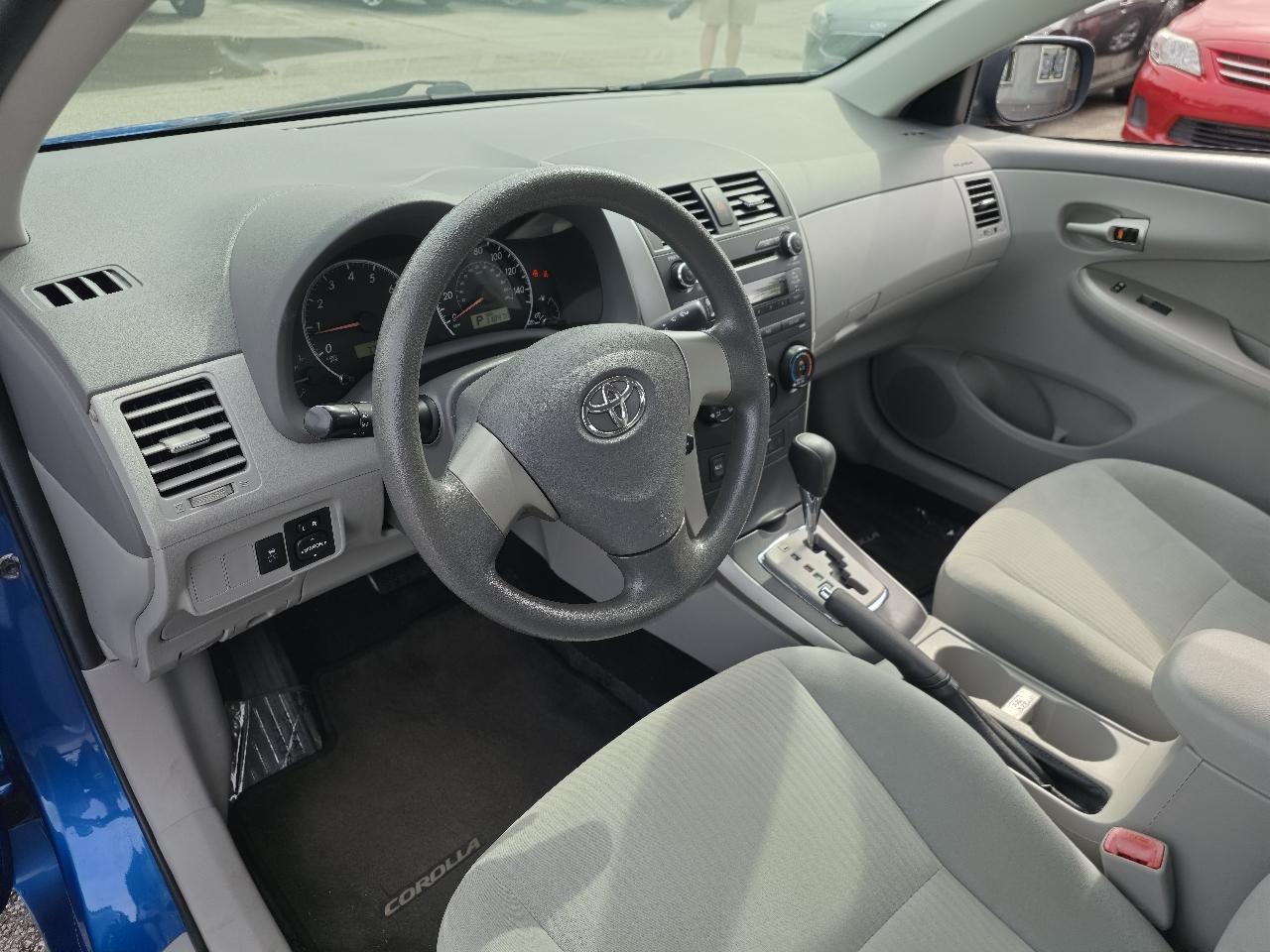 Toyota Corolla Base 5-Speed MT 2010