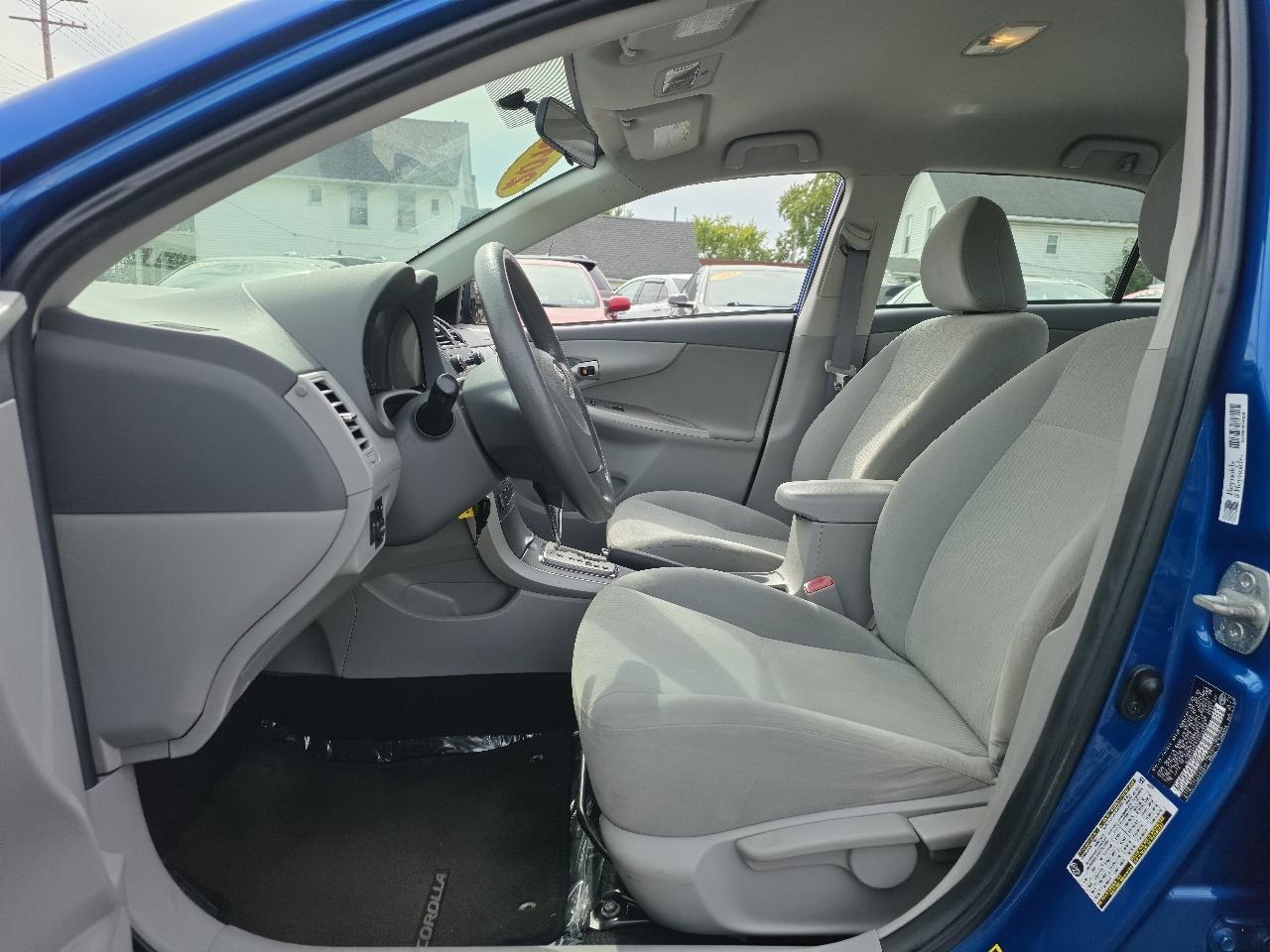 Toyota Corolla Base 5-Speed MT 2010