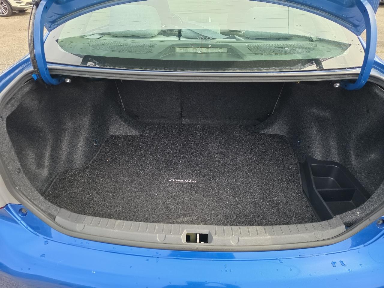 Toyota Corolla Base 5-Speed MT 2010