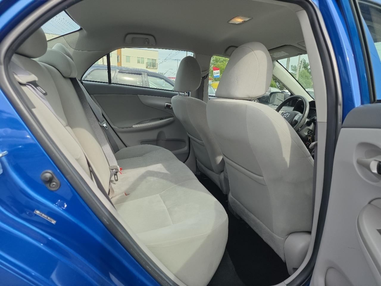 Toyota Corolla Base 5-Speed MT 2010