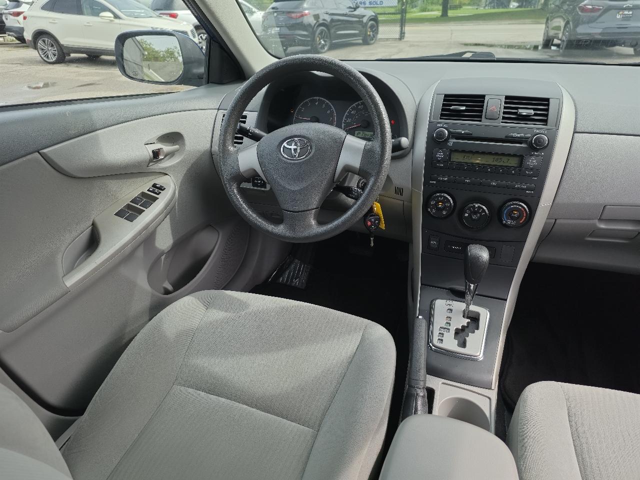 Toyota Corolla Base 5-Speed MT 2010
