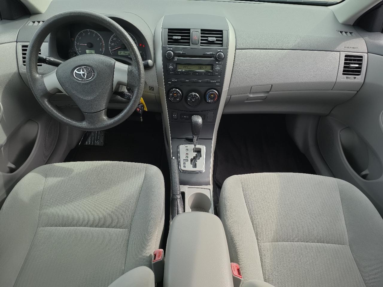 Toyota Corolla Base 5-Speed MT 2010