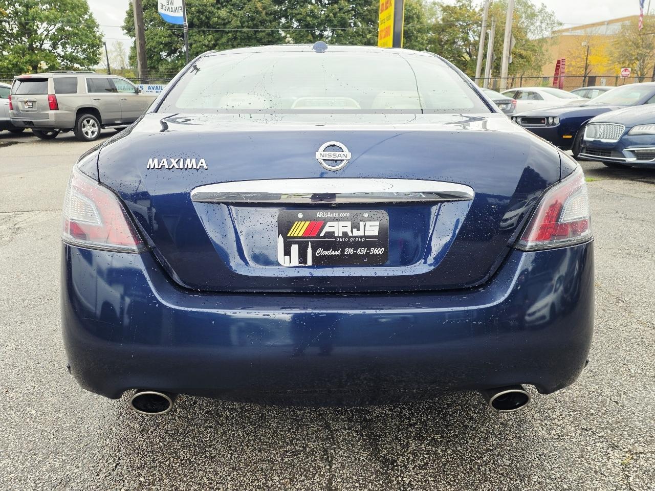 Nissan Maxima S 2014
