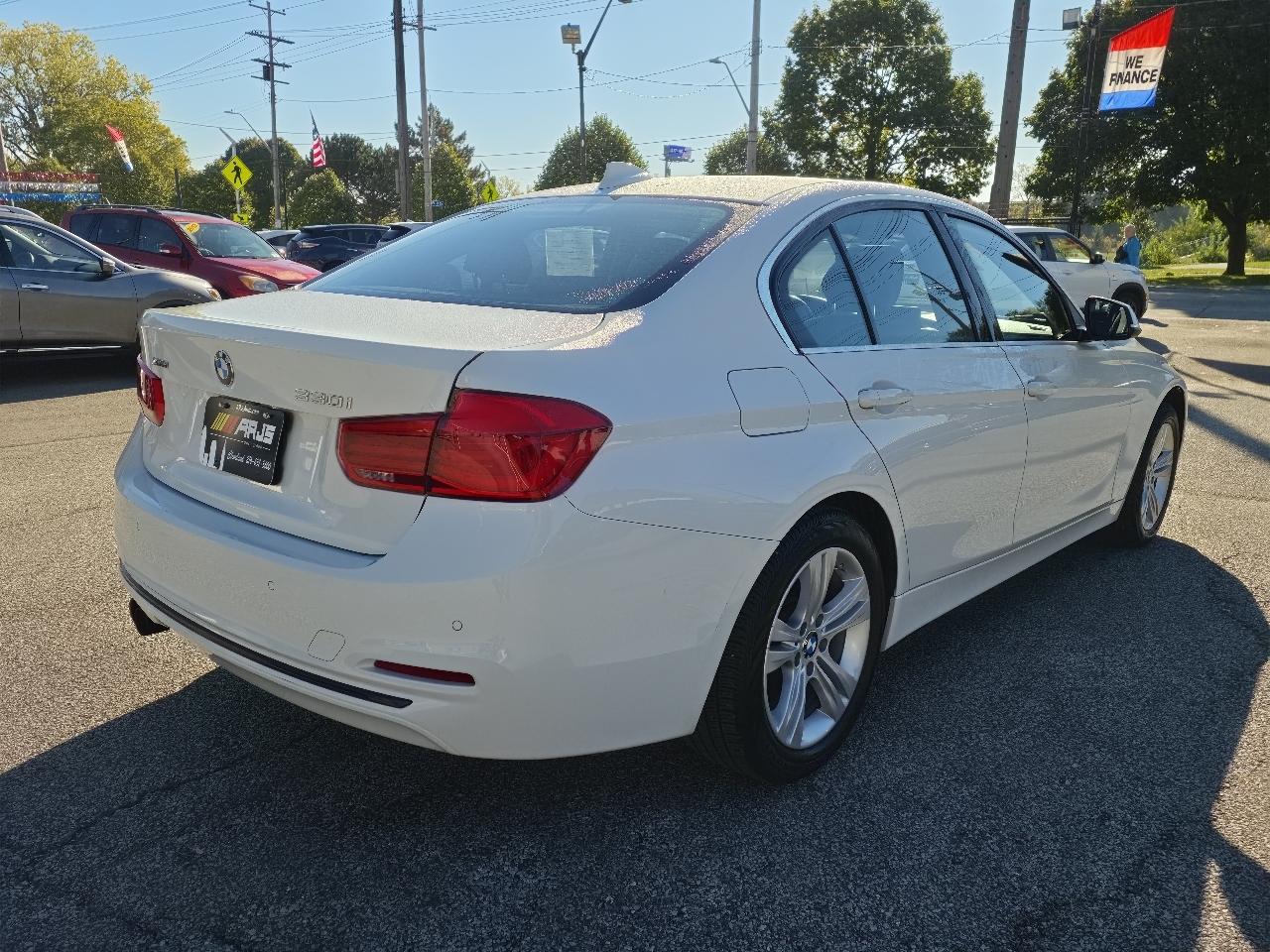 BMW 3-Series 330i xDrive SULEV Sedan 2017
