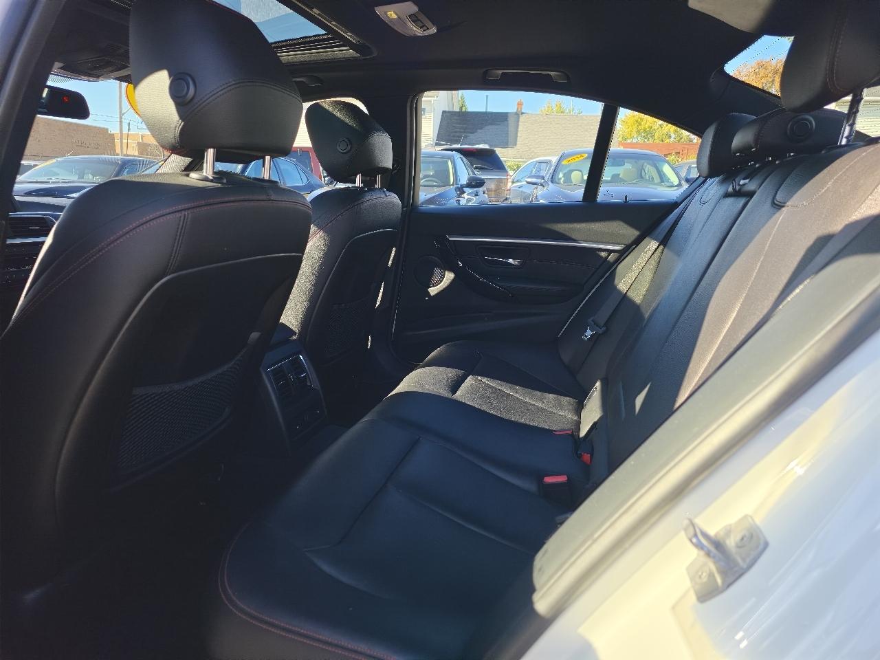 BMW 3-Series 330i xDrive SULEV Sedan 2017