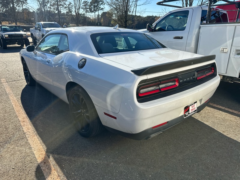 Dodge Challenger SXT RWD 2018