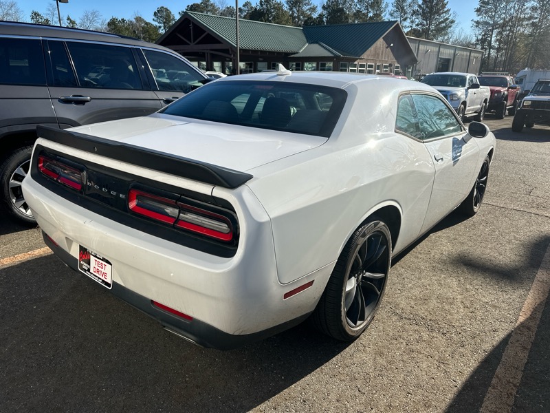 Dodge Challenger SXT RWD 2018