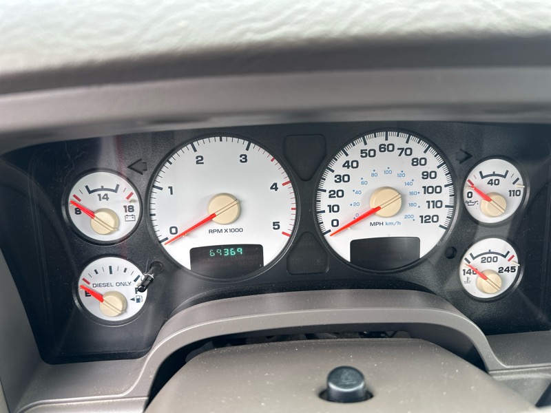 Dodge Ram 2500 4dr Quad Cab 140.5" WB 4WD ST 2003