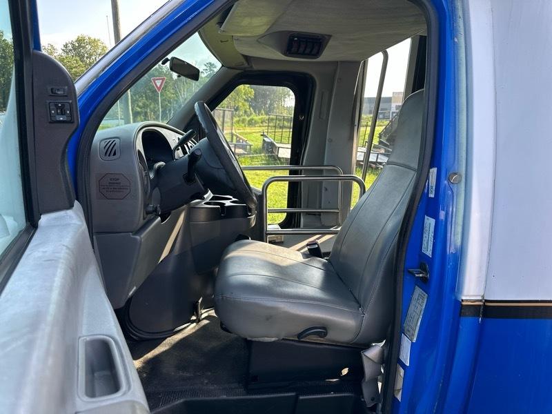 Ford Econoline Commercial Cutaway E-350 Super Duty 138" DRW 2007
