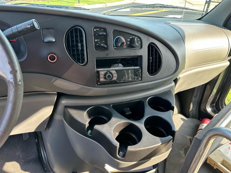 Ford Econoline Commercial Cutaway E-350 Super Duty 138" DRW 2007