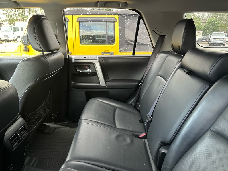 Toyota 4Runner RWD 4dr V6 SR5 Premium (Natl) 2016