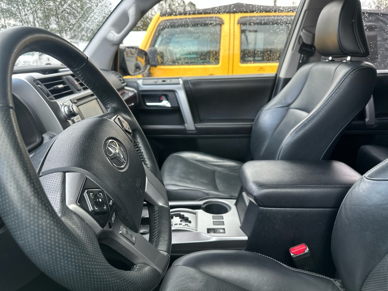 Toyota 4Runner RWD 4dr V6 SR5 Premium (Natl) 2016