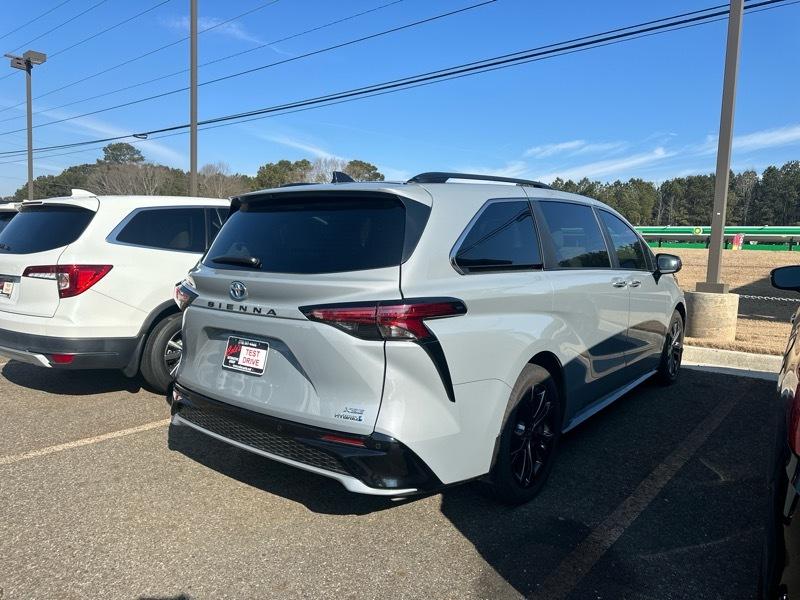 Toyota Sienna Hybrid XSE 5D Wagon 7 Pass 2024