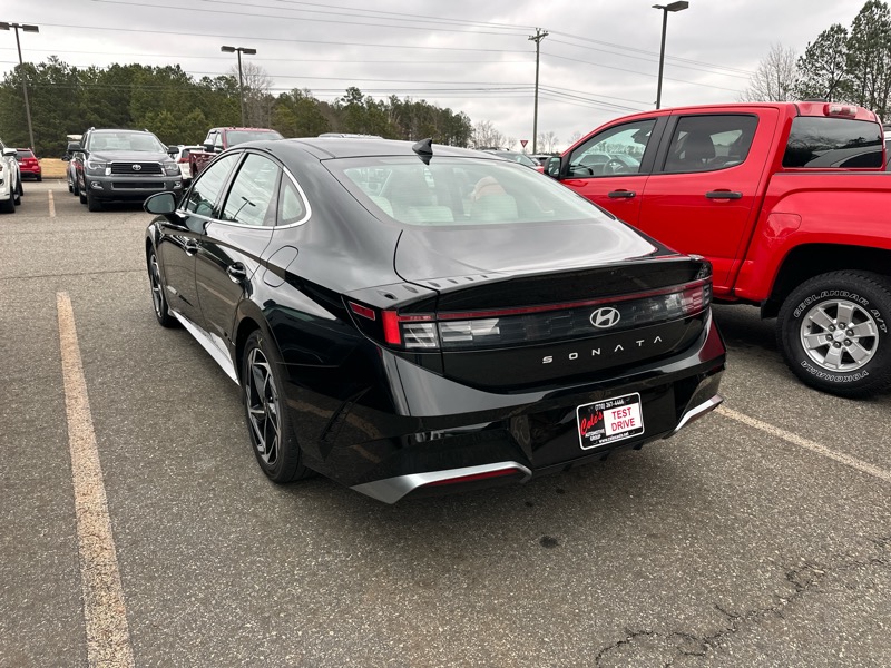 Hyundai Sonata SEL 2.5L FWD 2024